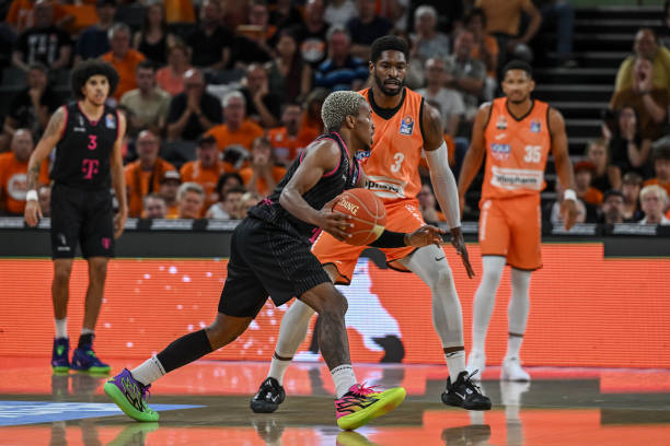 国羽包揽泰 国羽包揽泰