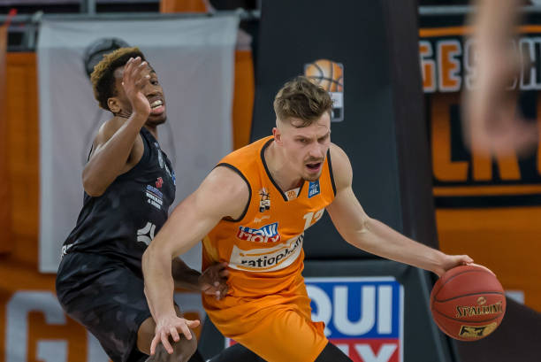 他凭借稳定 他凭借稳定