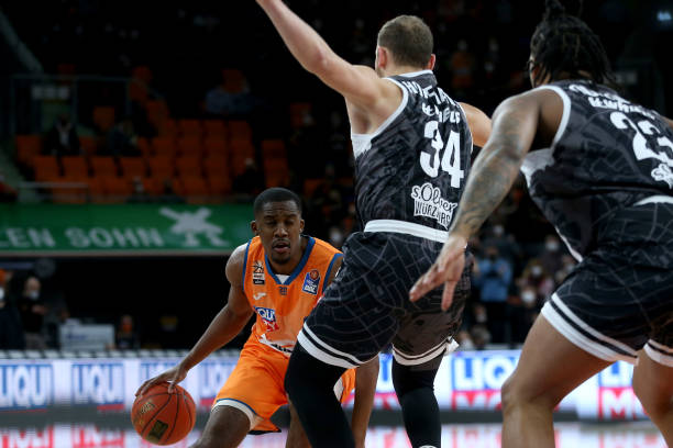 场球员的完 场球员的完